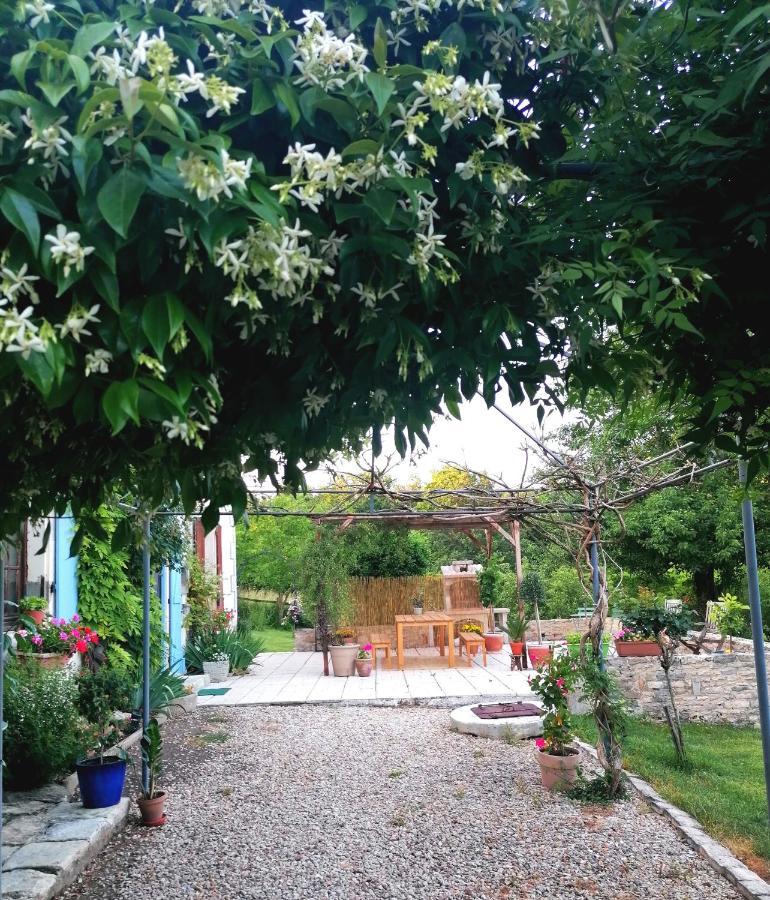 Le Verger Du Paradis Beaulieu-sur-Sonnette Exterior foto
